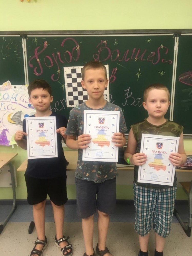 Победители соревнований «Летние шашки» среди мальчиков