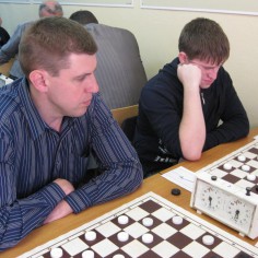 На игре. На фото (слева направо): Эдуард Апатенко, Сергей Архипов