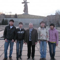 Астраханские. На фото (слева направо): Азамат Кадыров, Нурлан Уразалиев, Михаил Денежкин, Мажит Саршаев, Жанна Саршаева