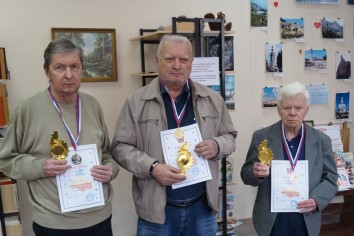 Призеры одного из ветеранских турниров Сергей Семенов, Виталий Гиль, Николай Михайлов (слева направо)